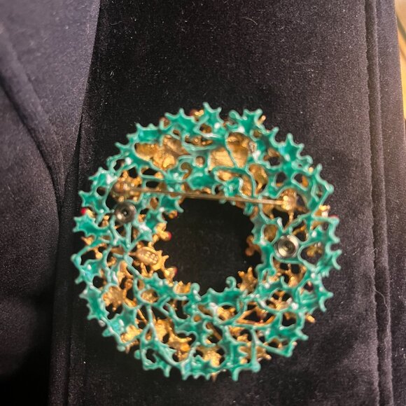 Vintage Weiss Christmas Wreath Brooch green and Red Enamel Gold Bow - Picture 5 of 5